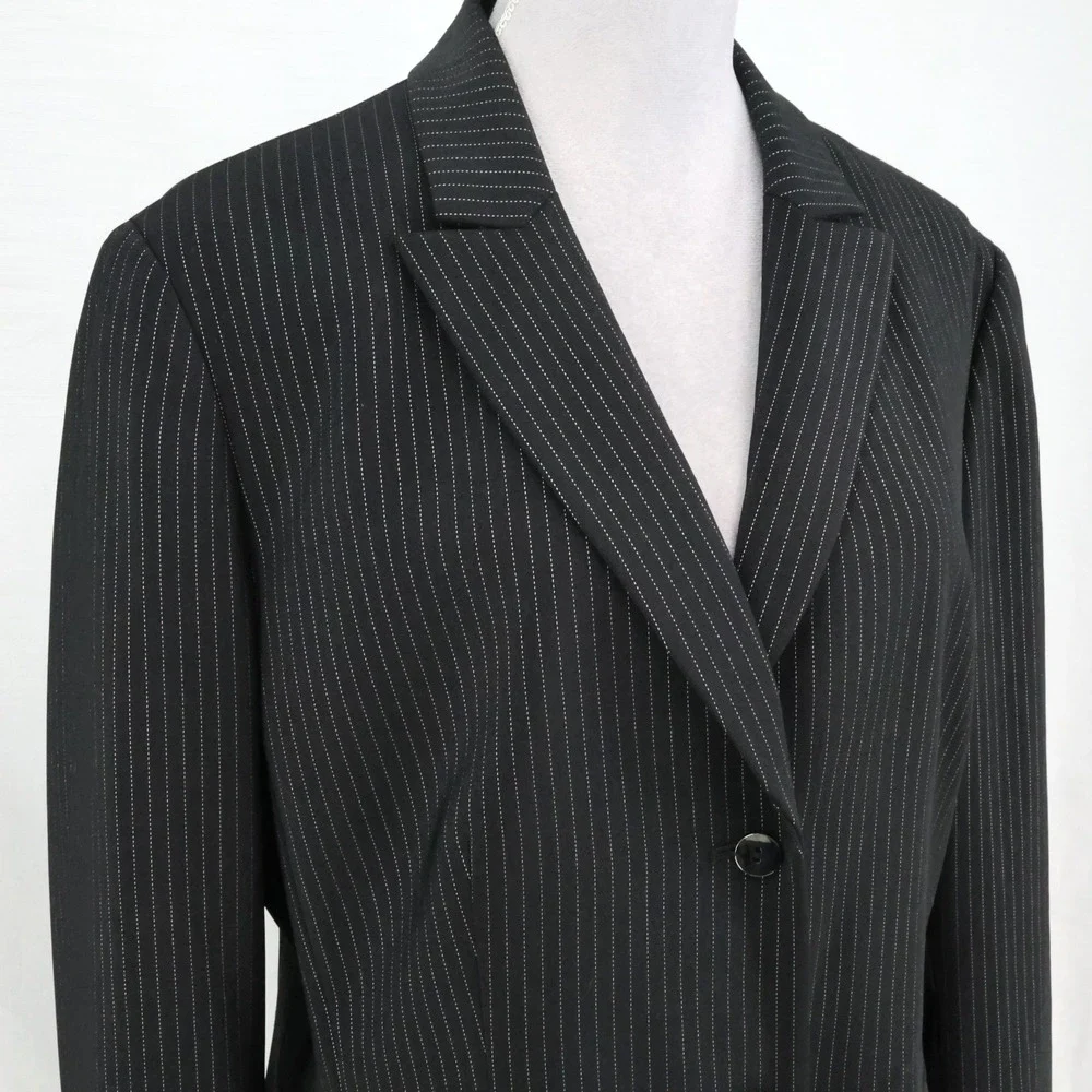 Tahari Skirt Suit Womens 16 Black Pinstripe Lined Buttons Pockets Career - Picture 6 of 16